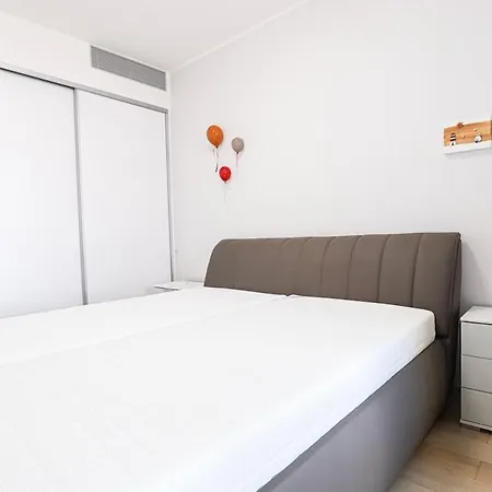 Apartman -sky House-domuses Apartments- Luxurious With Parking