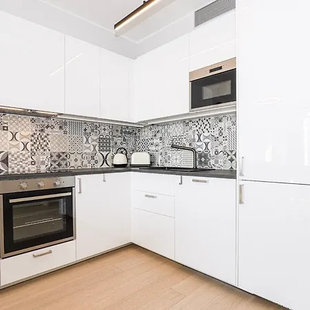 -sky House-domuses Apartments- Luxurious With Parking شقة